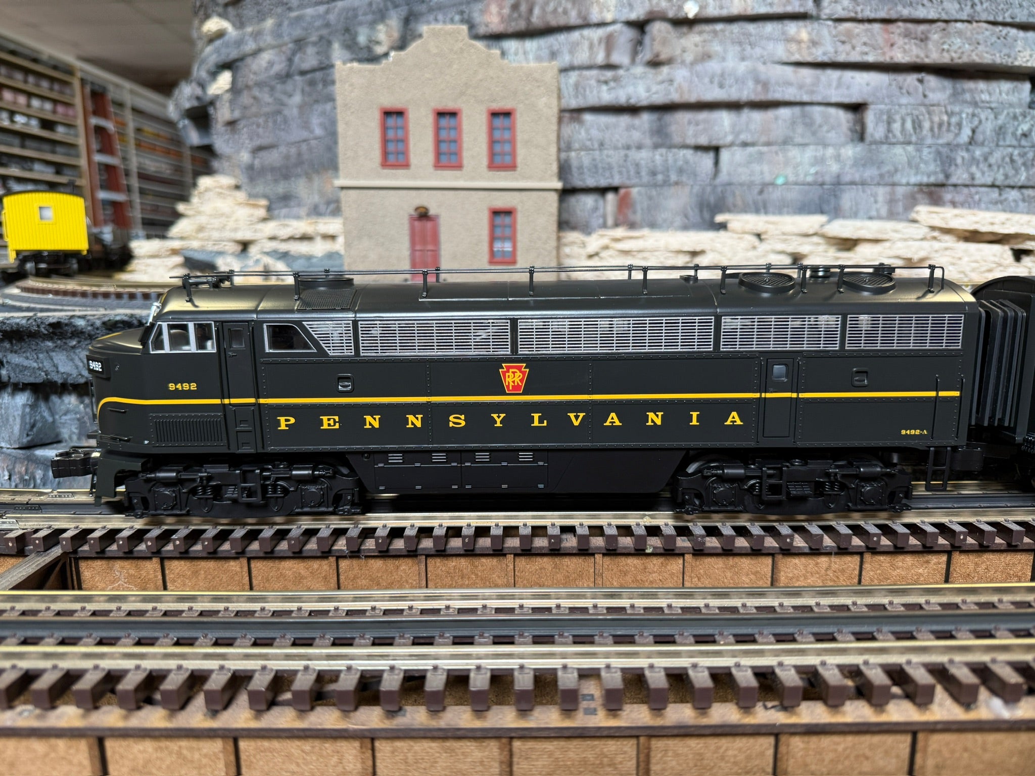 Lionel 2533251 - Legacy C Liner Diesel Locomotive "Pennsylvania" #9492A