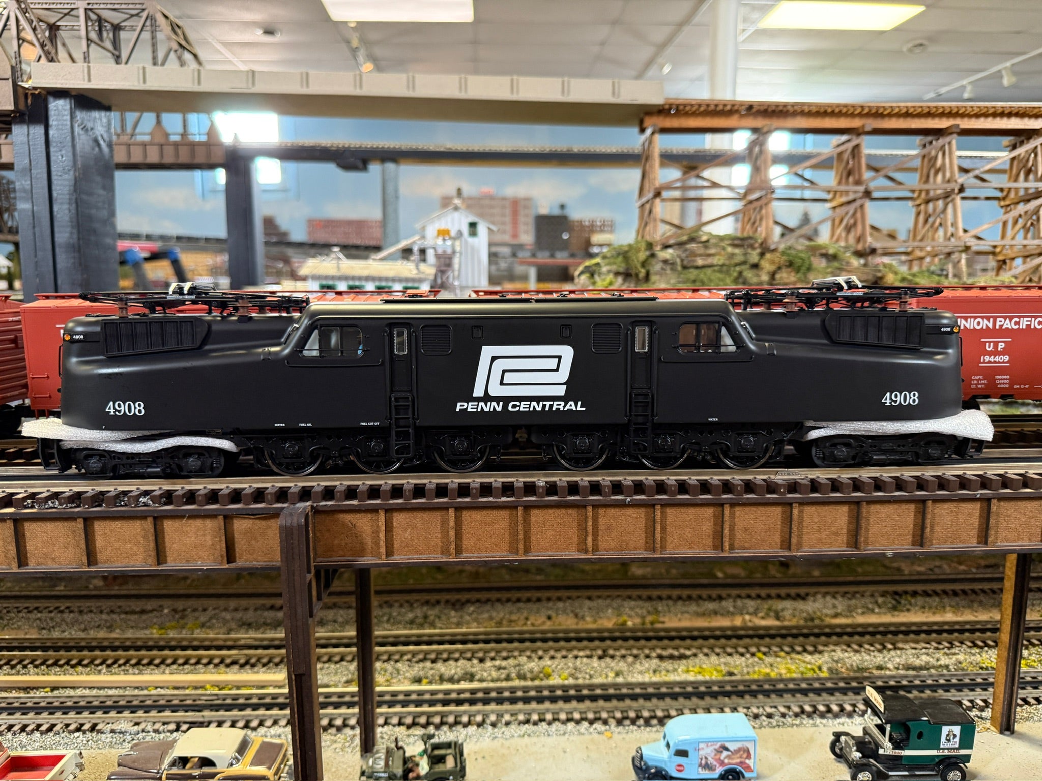 Lionel 2533060 - Vision Line GG1 Electric Engine "Penn Central" #4908
