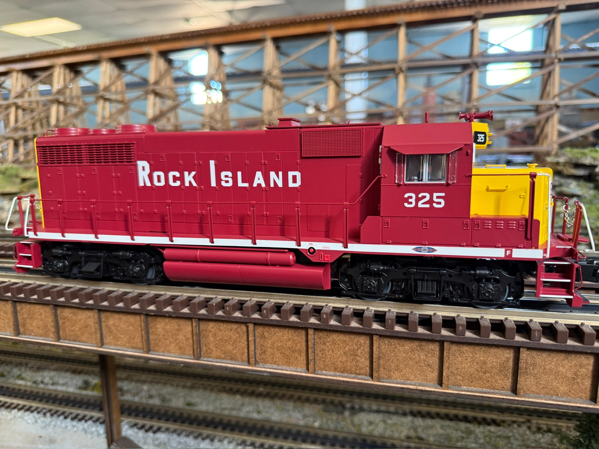 Lionel 2533956 - Legacy GP35 Diesel Locomotive "Rock Island" #325 - Custom Run for MrMuffin'sTrains