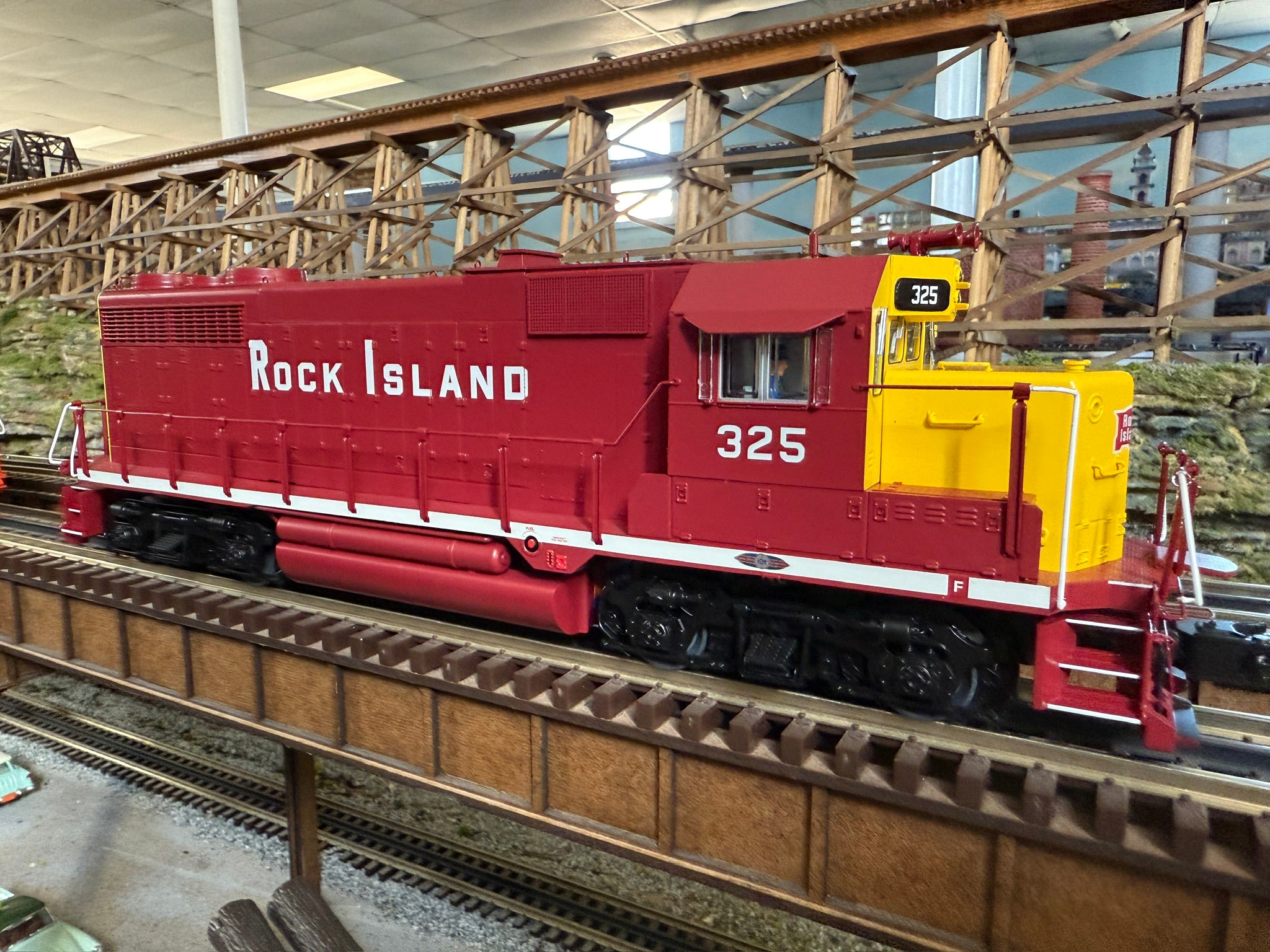 Lionel 2533956 - Legacy GP35 Diesel Locomotive "Rock Island" #325 - Custom Run for MrMuffin'sTrains