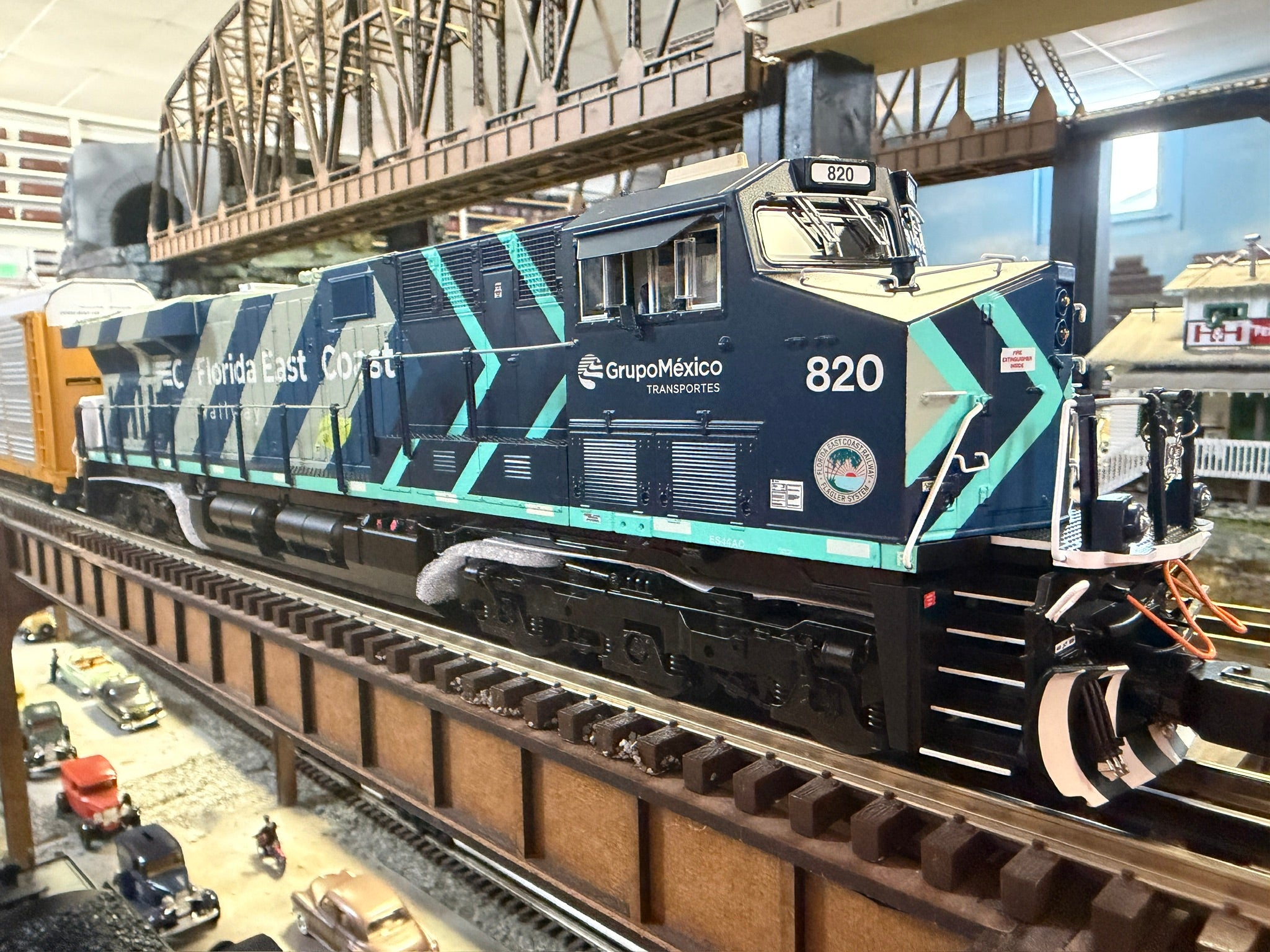 Lionel 2522070 - Legacy ES44 Autorack Set "Florida East Coast"