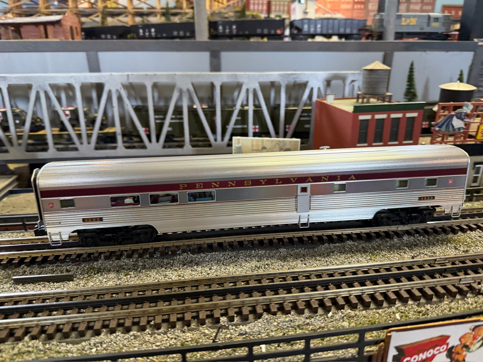 Lionel 2527110 - 18" Aluminum Stationsounds Diner Car "Pennsylvania"