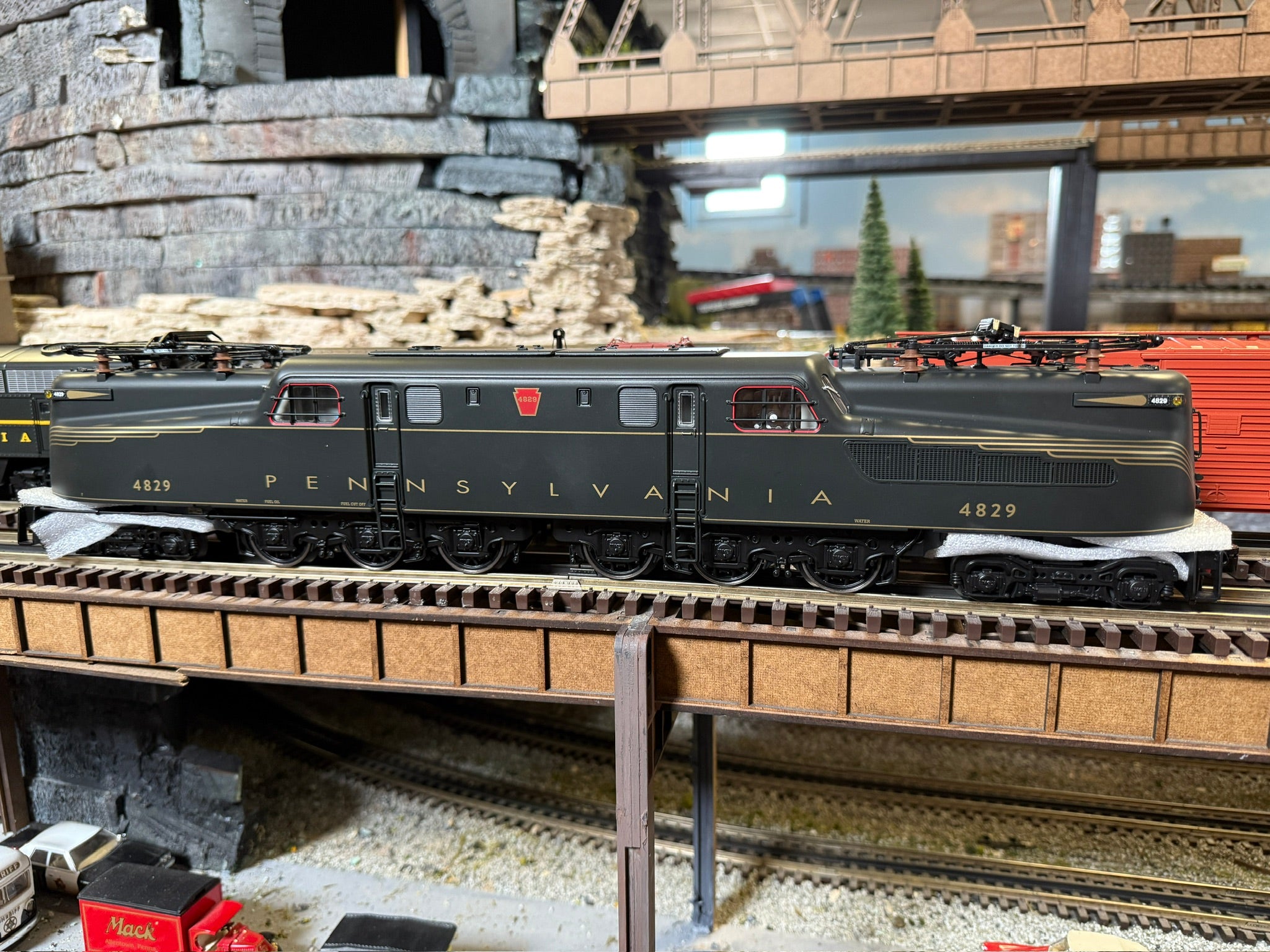 Lionel 2533080 - Vision Line GG1 Electric Engine "Pennsylvania" #4829