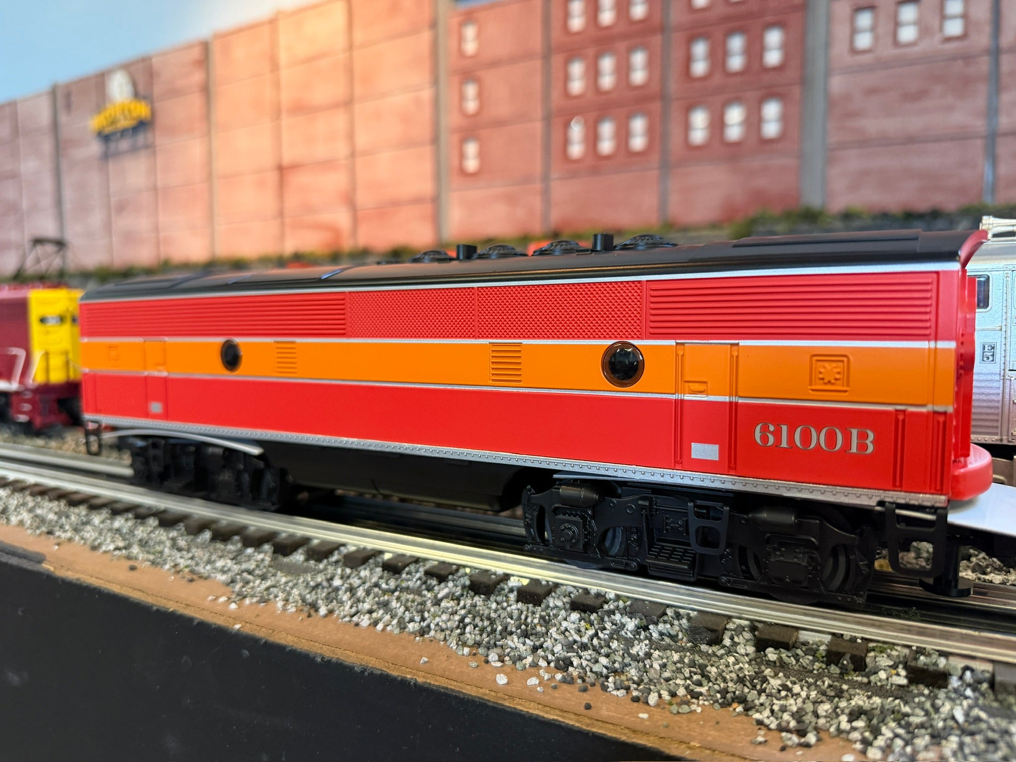 Lionel 2534099 - LionChief+ 2.0 F3B Diesel Locomotive "Southern Pacific" #6100B