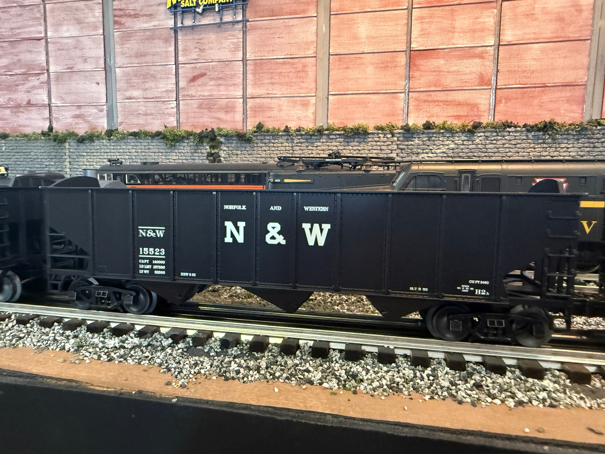Lionel 2522050H - King Coal Freight Set "Norfolk & Western" - Hopper Cars (12) and Caboose Only