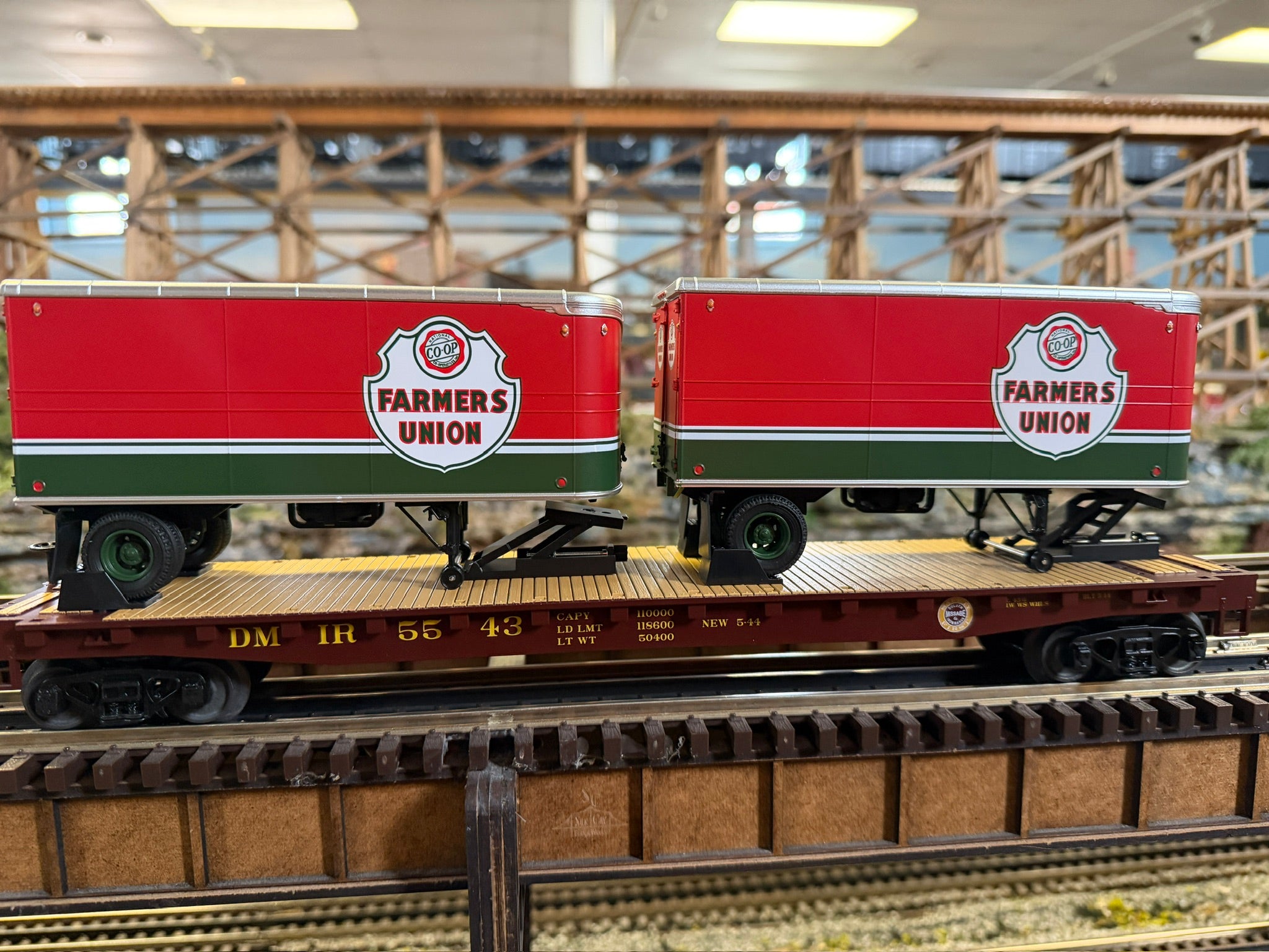 MTH 20-95714 - Flat Car "Duluth Missabe & Iron Range" w/ (2) PUP Trailers (Farmers Union)