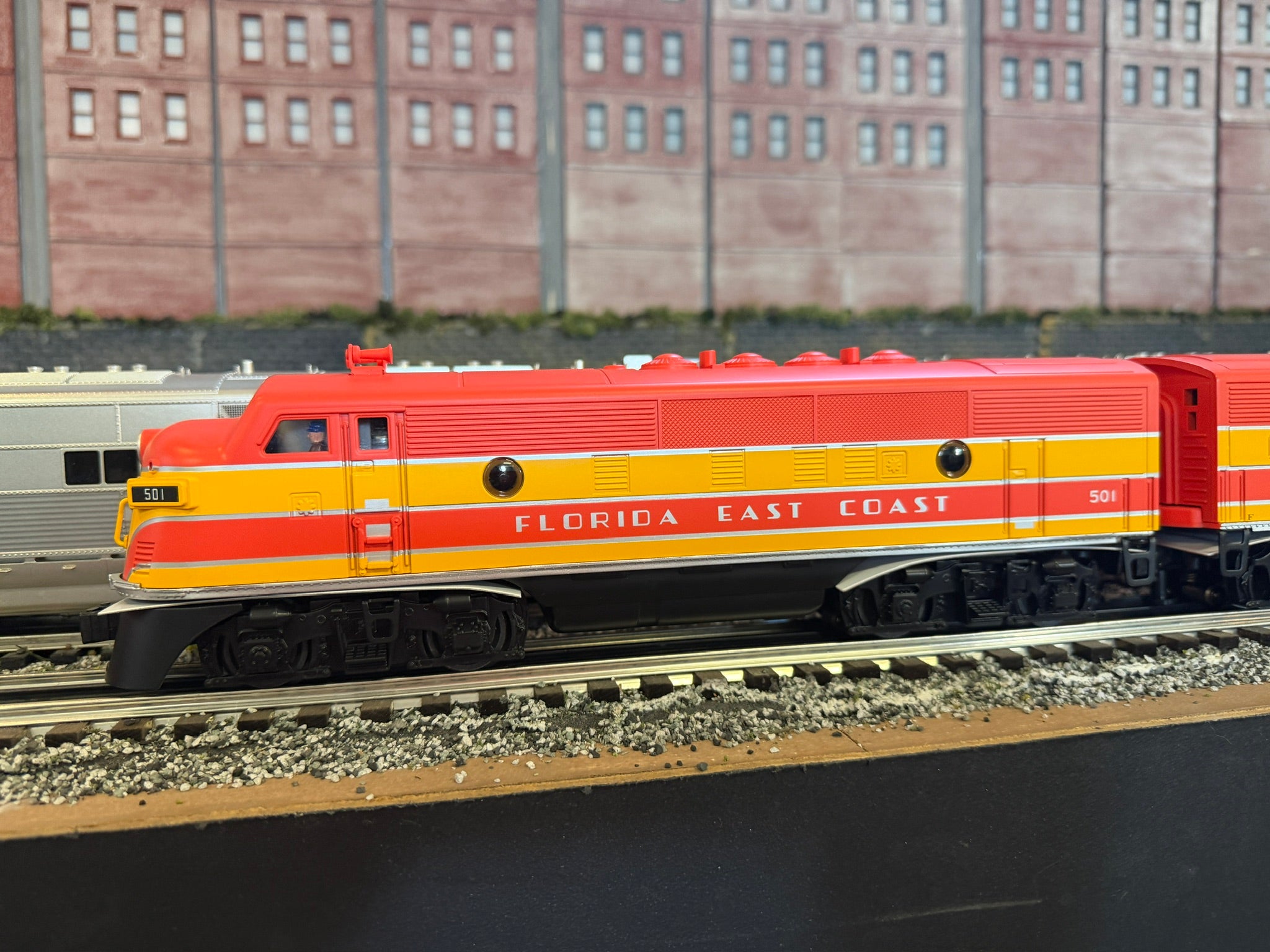 Lionel 2534070 - LionChief+ 2.0 F3 AA Diesel Set "Florida East Coast" #502/501