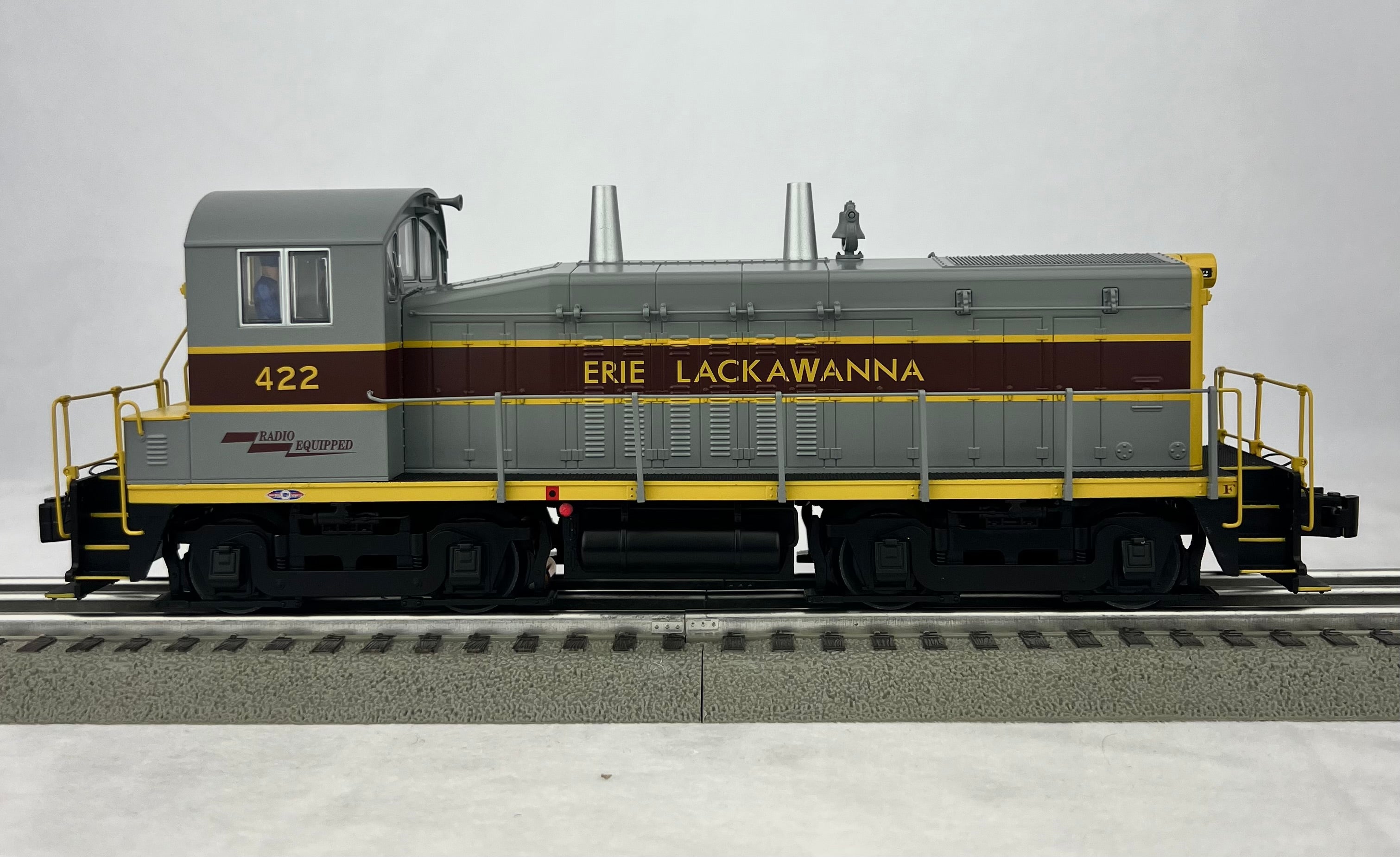 Lionel 2333780 - Legacy NW2 Diesel Locomotive "Erie Lackawanna" #422 - MrMuffin'sTrains