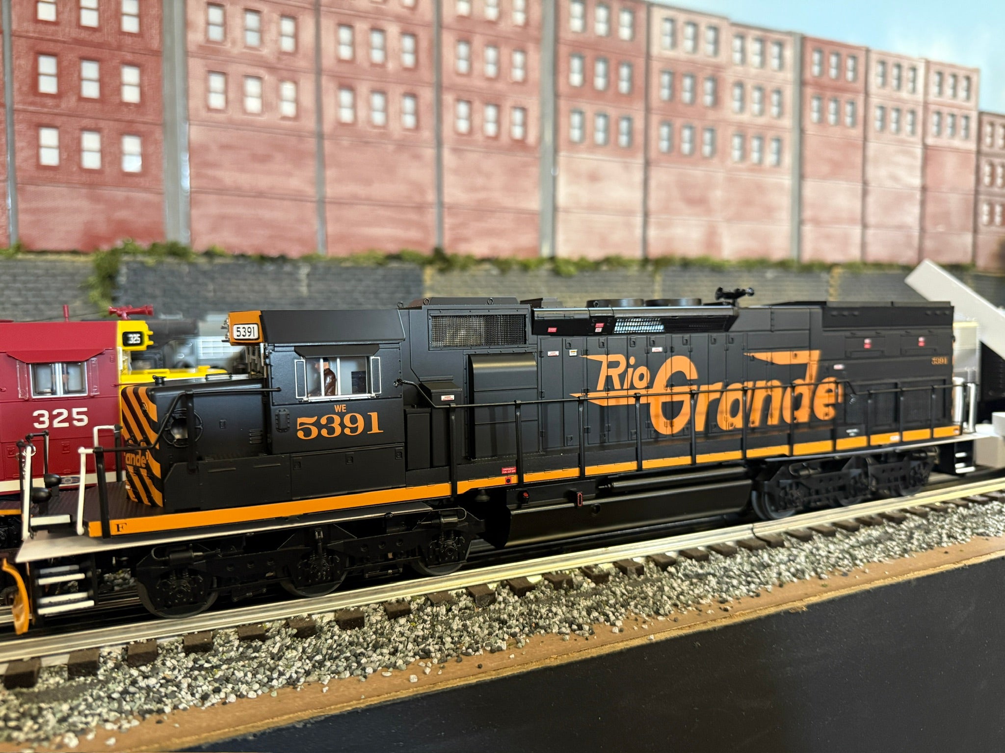 Lionel 2533832 - Legacy SD40T-2 Diesel Locomotive "Denver & Rio Grande" #5413