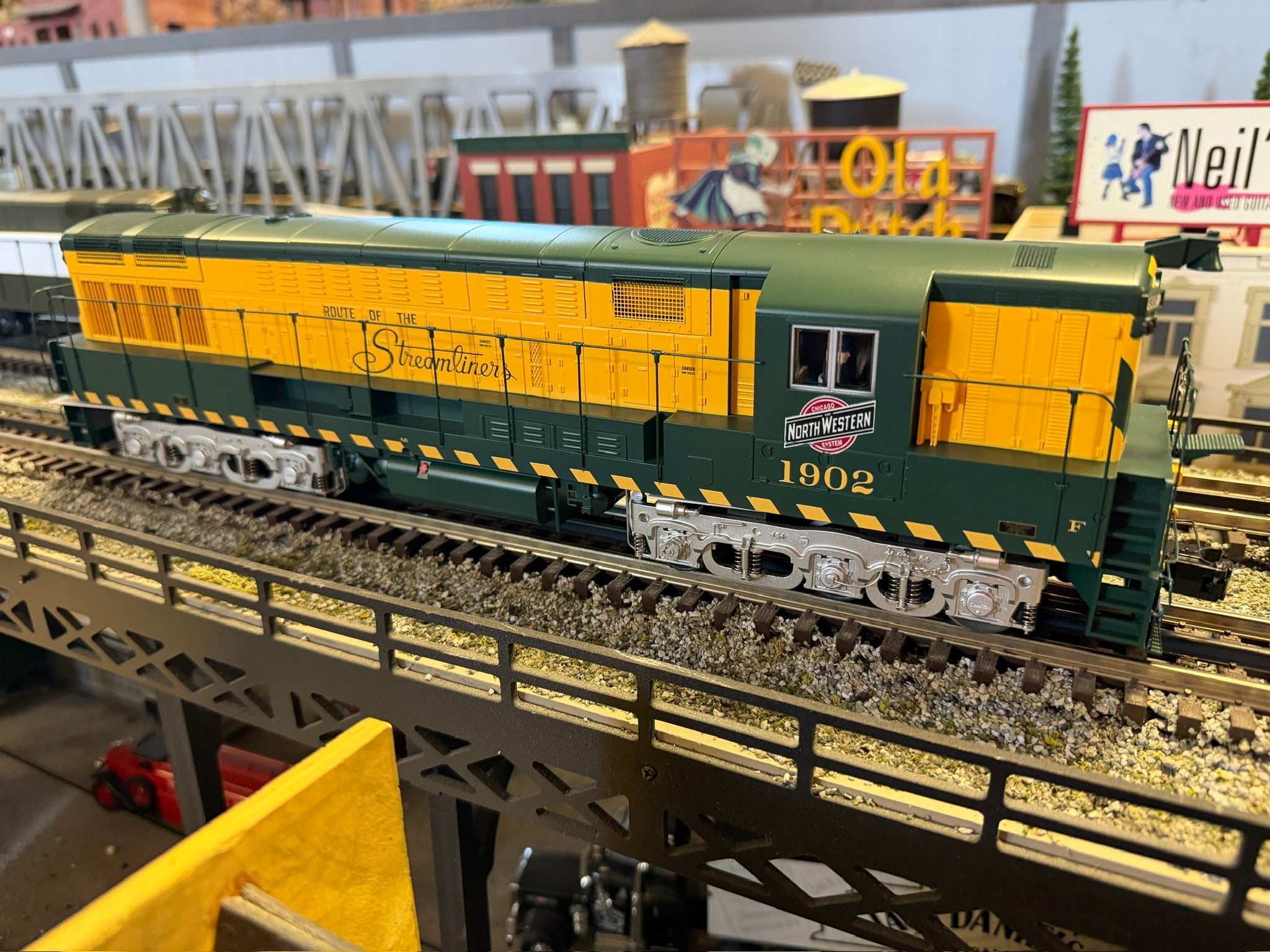 Lionel 2533682 - Legacy TrainMaster Diesel Locomotive "Chicago & North Western" #1906