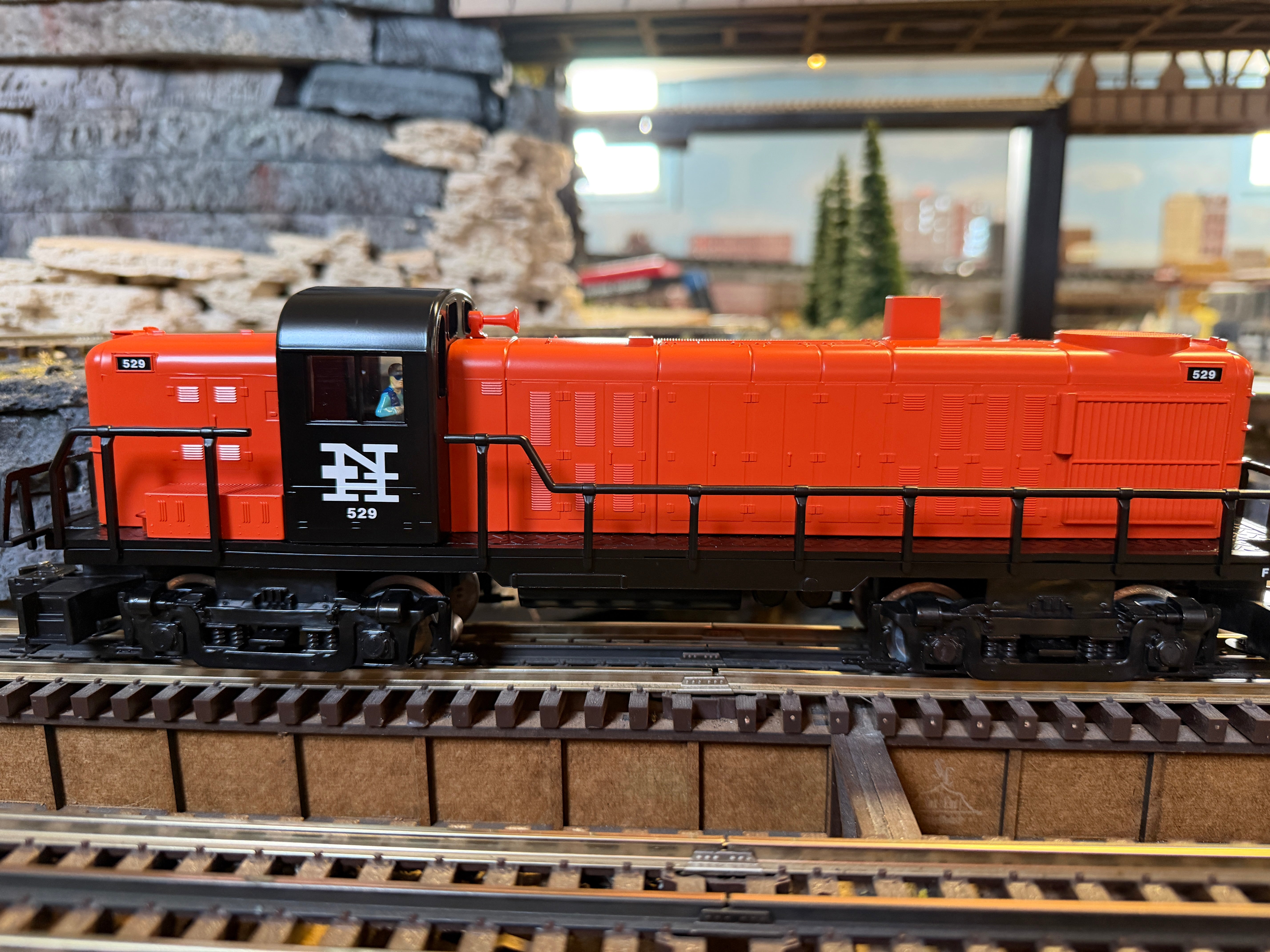 Lionel 2545060 - LionChief RS-3 Diesel Locomotive "New Haven" #529