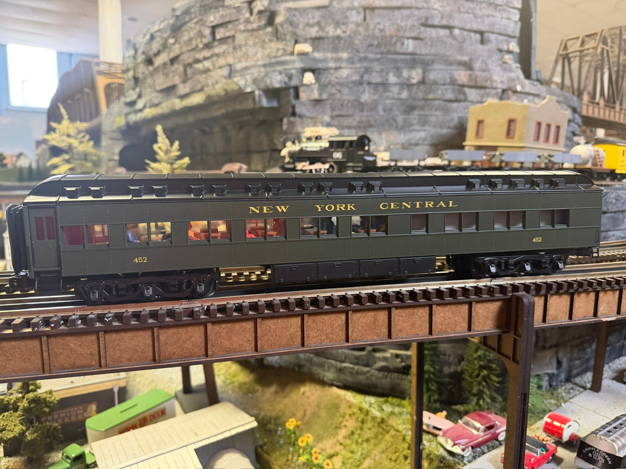 Lionel 2527610 - 18" StationSounds Diner "New York Central" #452