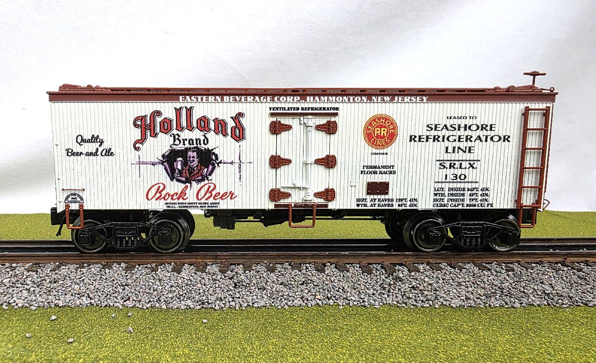 Ready Made Trains RMT-86199-51 - 36' Woodside Reefer Car "Holland Beer"
