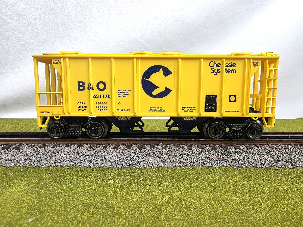 Ready Made Trains RMT-86304-2 - 2-Bay Covered Hopper Car "Baltimore & Ohio" (Chessie)