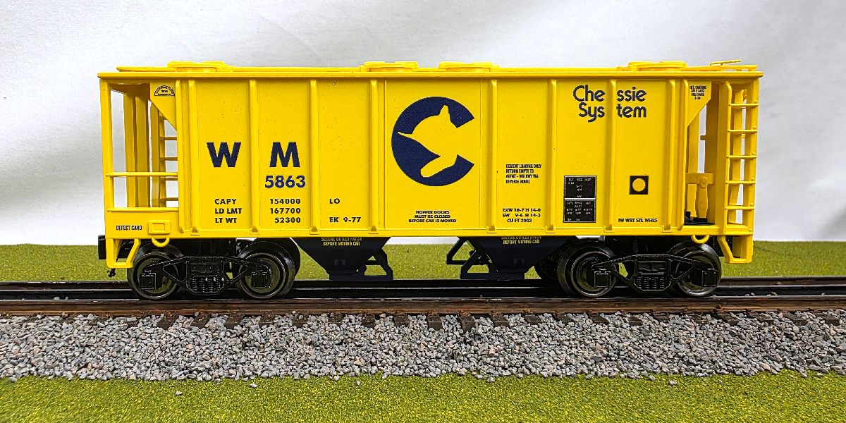 Ready Made Trains RMT-86304-3 - 2-Bay Covered Hopper Car "Western Maryland" (Chessie)