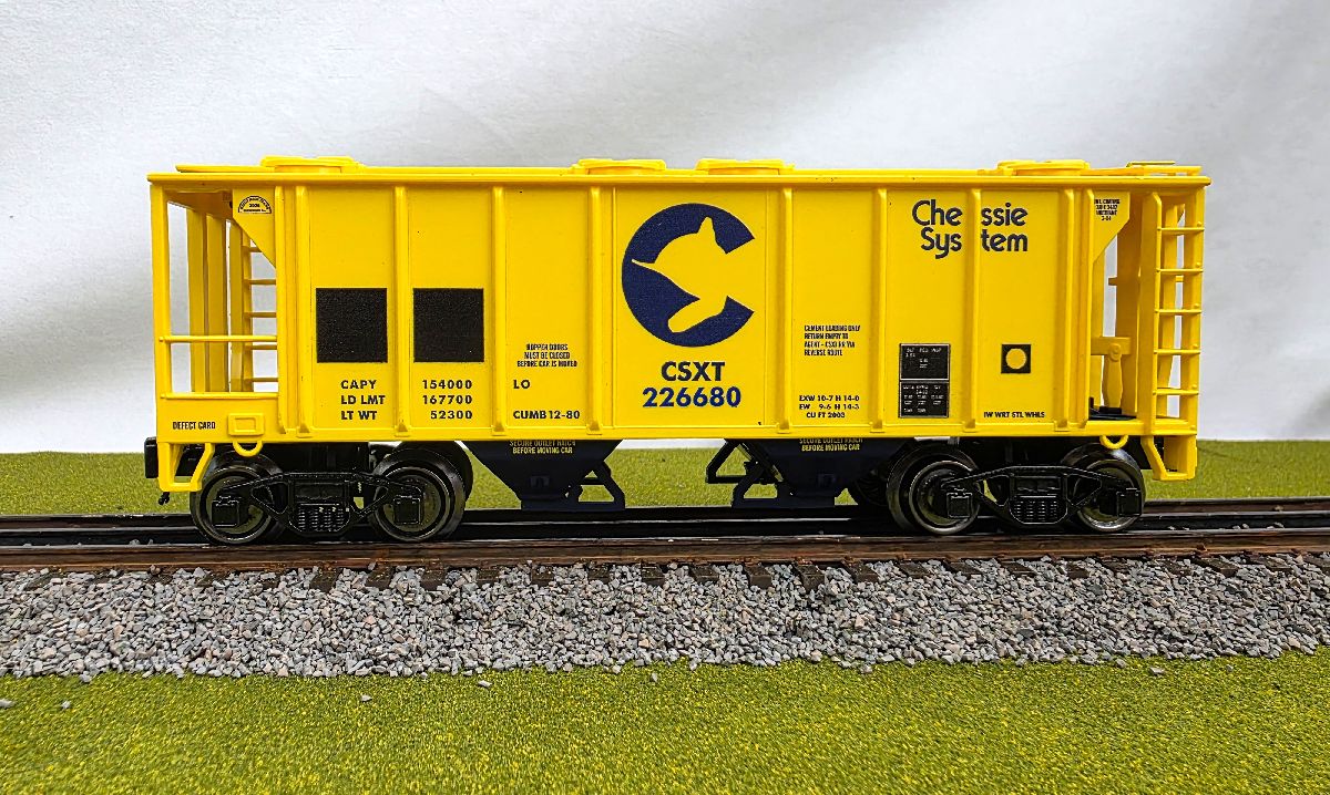 Ready Made Trains RMT-86304-4 - 2-Bay Covered Hopper Car "CSXT" (Chessie)