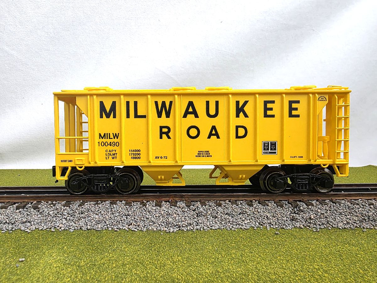 Ready Made Trains RMT-86316 - 2-Bay Covered Hopper Car "Milwaukee Road"