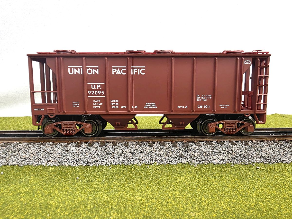Ready Made Trains RMT-86317 - 2-Bay Covered Hopper Car "Union Pacific"