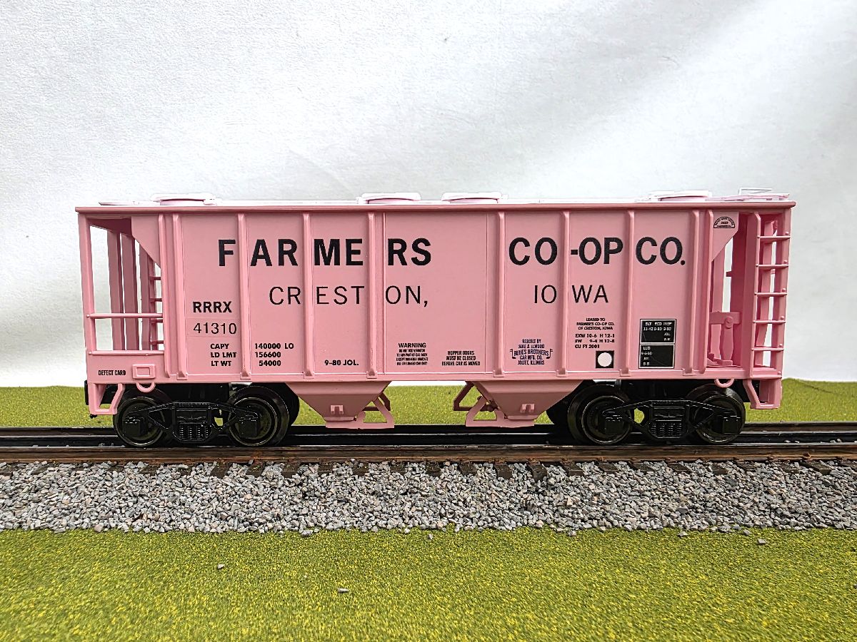 Ready Made Trains RMT-86399-23 - 2-Bay Covered Hopper Car "Farmer Co-op Grain"