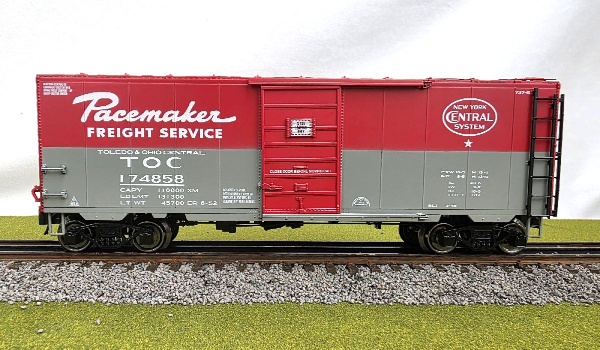Ready Made Trains RMT-96421-4 - 40" PS-1 Boxcar "New York Central" Toledo & Ohio Central (Pacemaker)