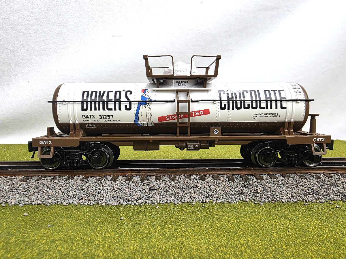 Ready Made Trains RMT-96899-112 - 8000 Gallon Single Dome Tank Car "Baker’s Chocolate"