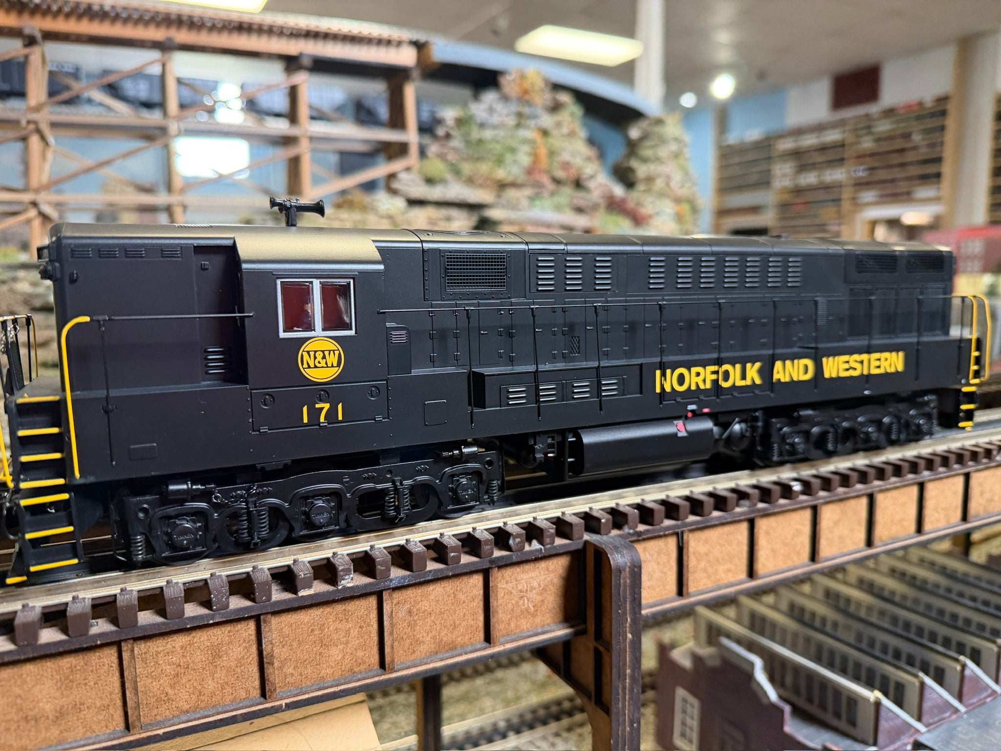 Lionel 2533980 - Legacy TrainMaster Diesel Locomotive "Norfolk & Western" #171 - Custom Run for MrMuffin'sTrains