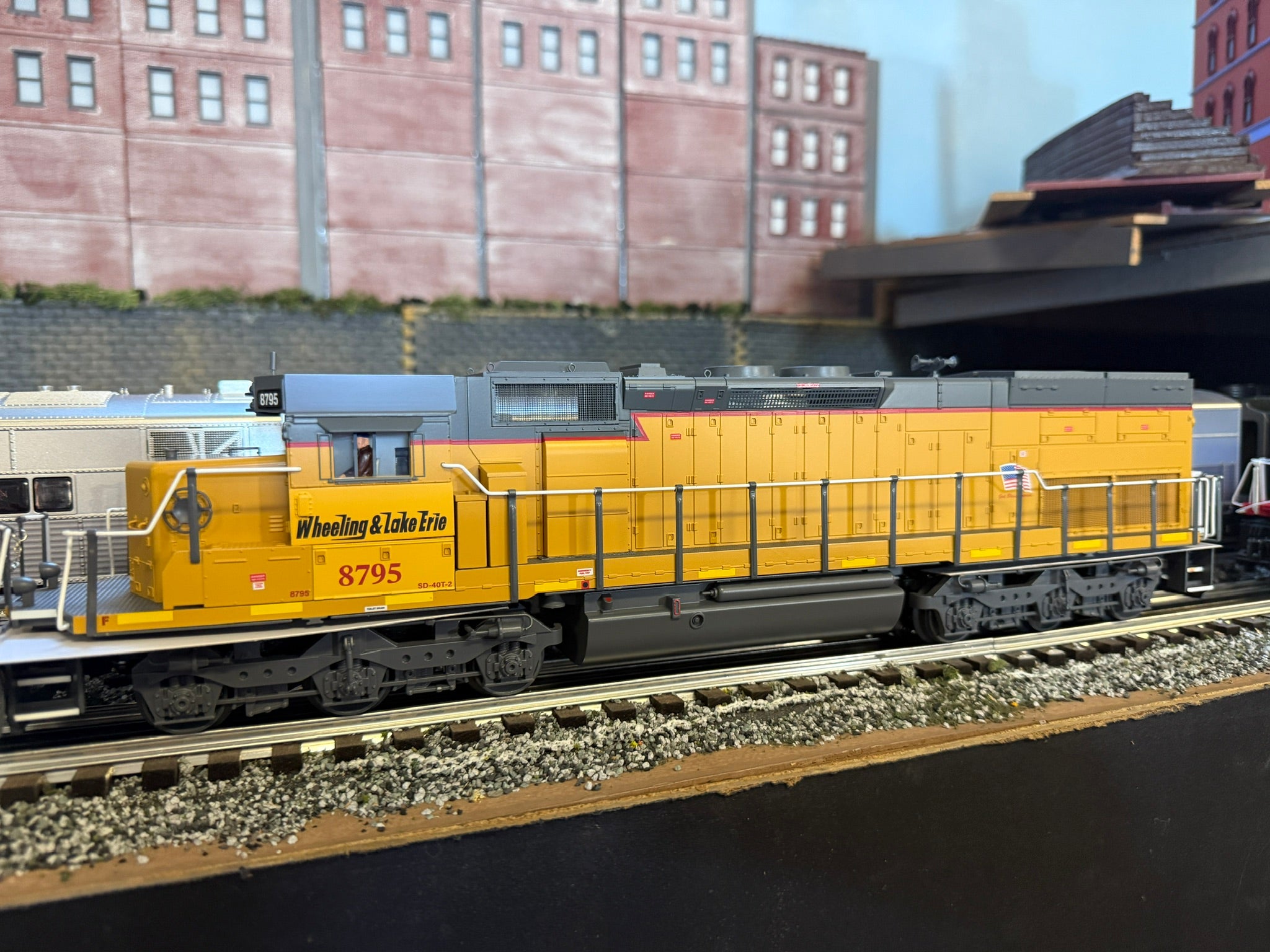 Lionel 2533862 - Legacy SD40T-2 Diesel Locomotive "Wheeling & Lake Erie" #8795