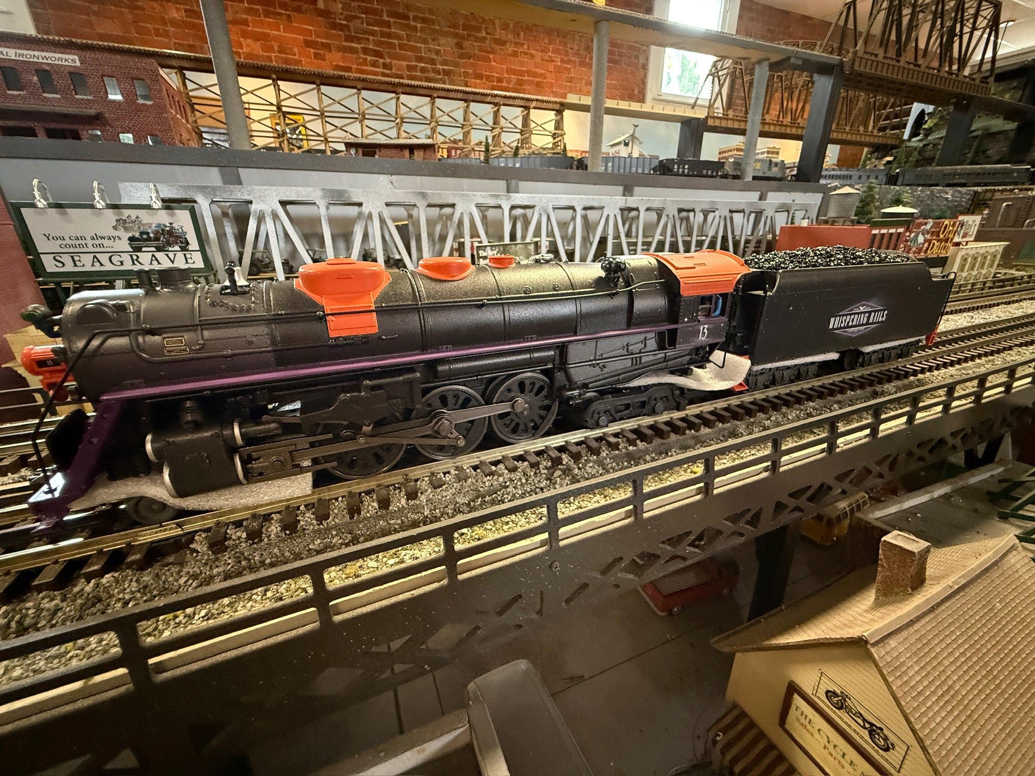 Lionel 2532040 - LionChief+ 2.0 J3A Hudson Steam Locomotive "Whispering Rails" #13 (Halloween)