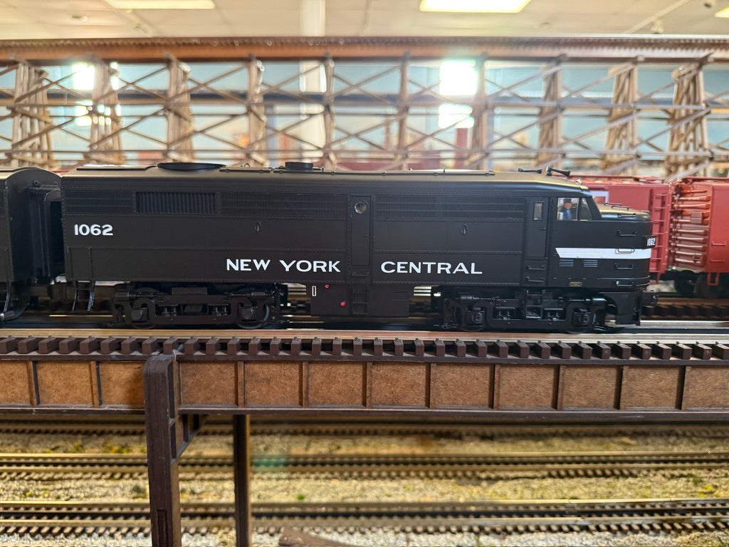 Lionel 2533971 - Legacy FA-2 AA Diesel Set "New York Central" #1062/1063 (Cigar Band) - Custom Run for MrMuffin'sTrains