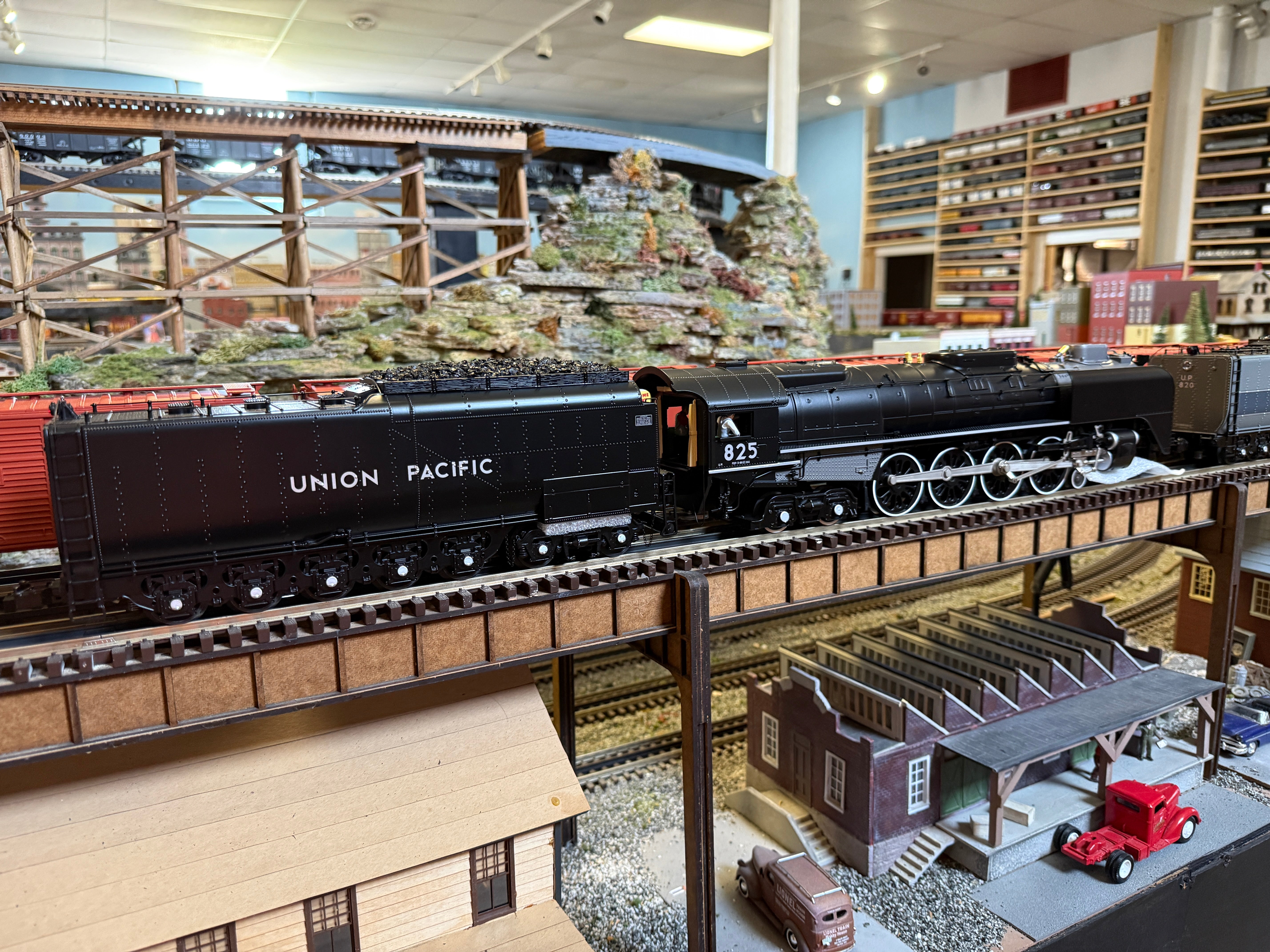 MTH 20-3957-1 - FEF 4-8-4 Northern Steam Engine "Union Pacific" #825 w/ PS3 (Black)
