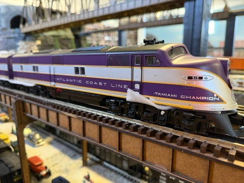 Atlas O 30138657 - Premier - E6 A Unit Diesel Locomotive "Atlantic Coast Line" #515