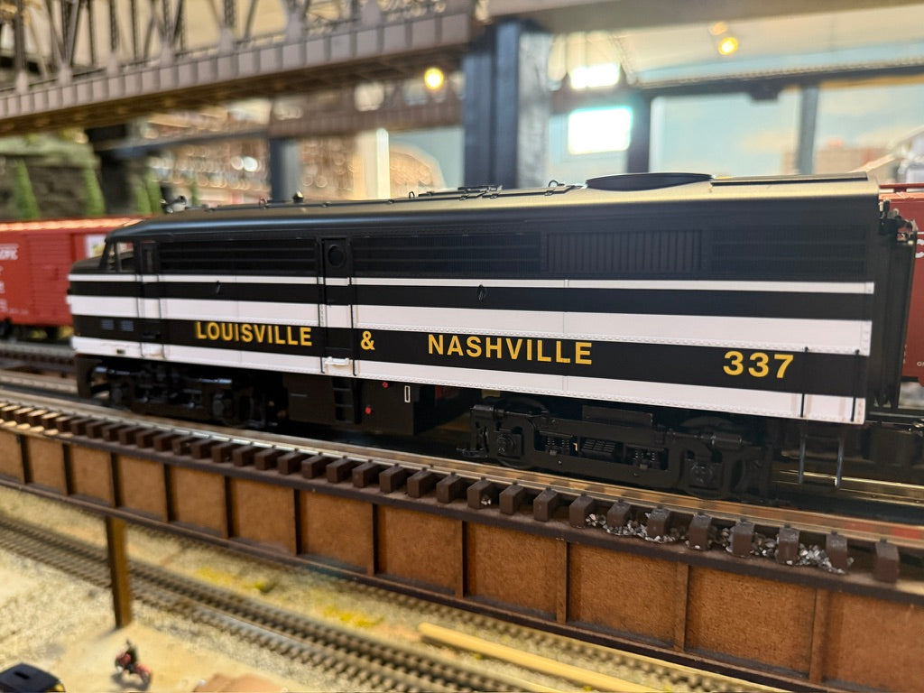 Lionel 2533989 - Legacy FB-2 SuperBass "Louisville & Nashville" #330 - Custom Run for MrMuffin'sTrains