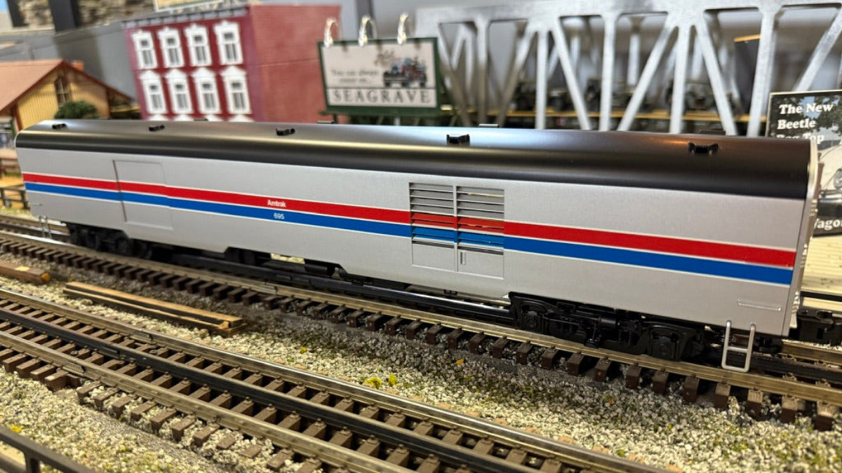 Lionel 2527340 - Vision Line 21" Generator Passenger Car "Amtrak" #695 Phase II - MrMuffin'sTrains