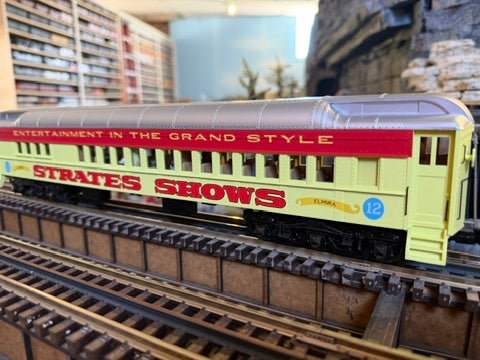 Atlas O 3001772A - Premier - Madison Heavyweight Passenger Cars "Strates Shows" (4-Car) Red