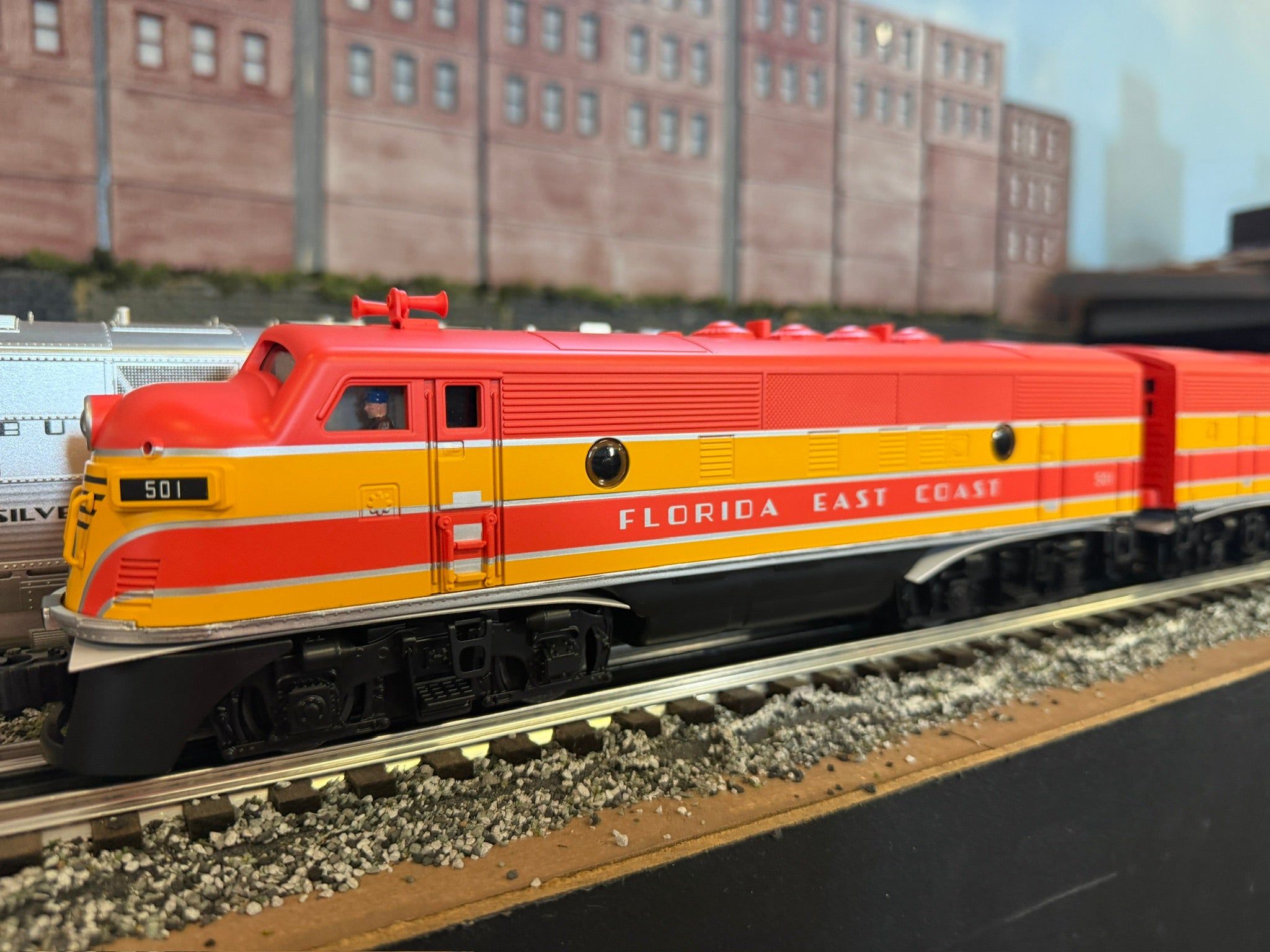 Lionel 2534070 - LionChief+ 2.0 F3 AA Diesel Set "Florida East Coast" #502/501