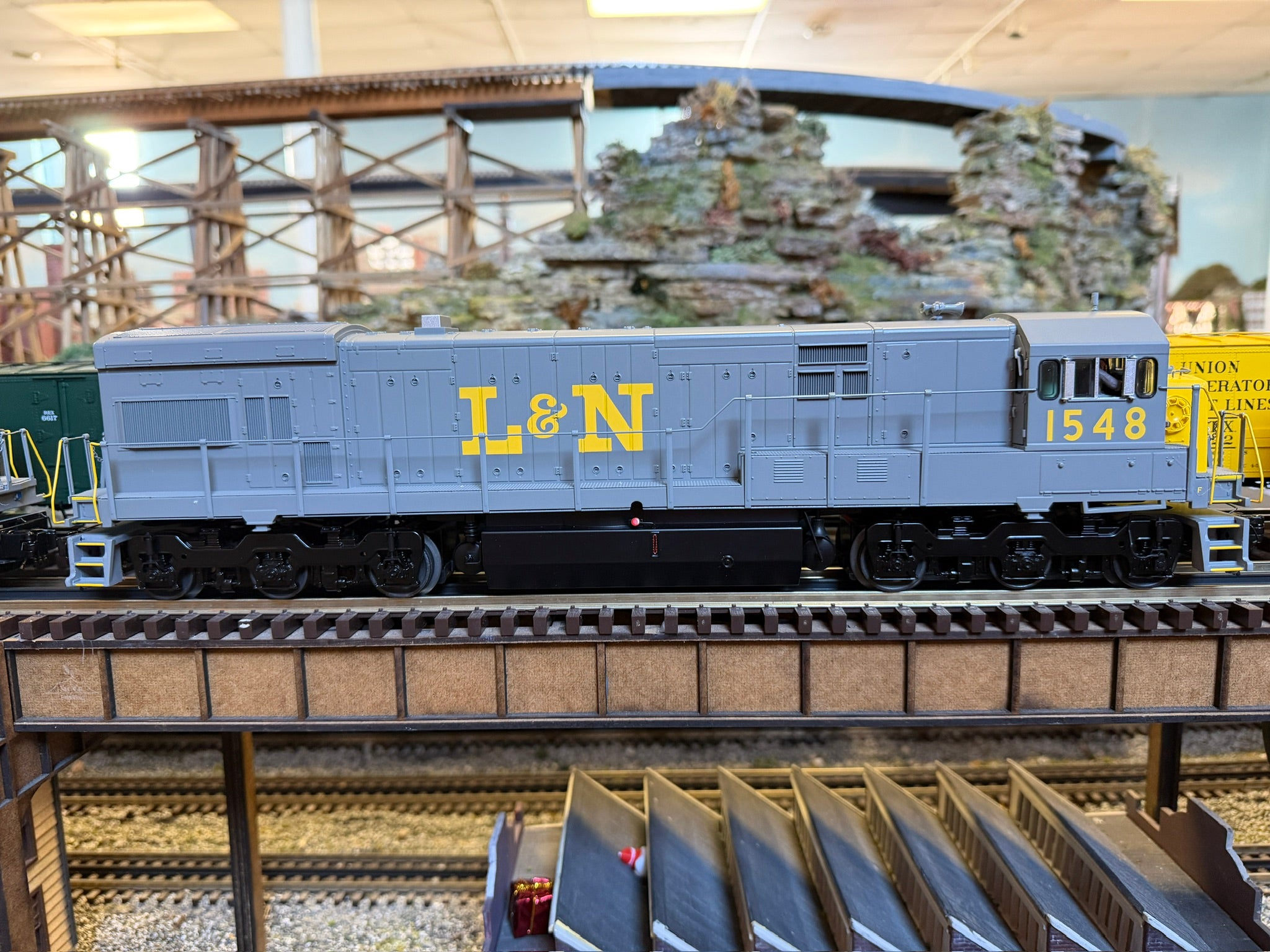 Atlas O 30138504 - Premier - U30C Diesel Locomotive "Louisville & Nashville" #1548