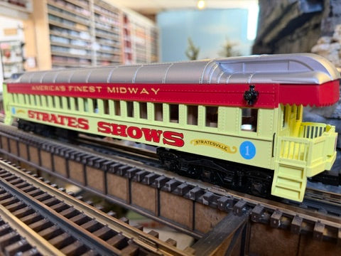 Atlas O 3001772A - Premier - Madison Heavyweight Passenger Cars "Strates Shows" (4-Car) Red