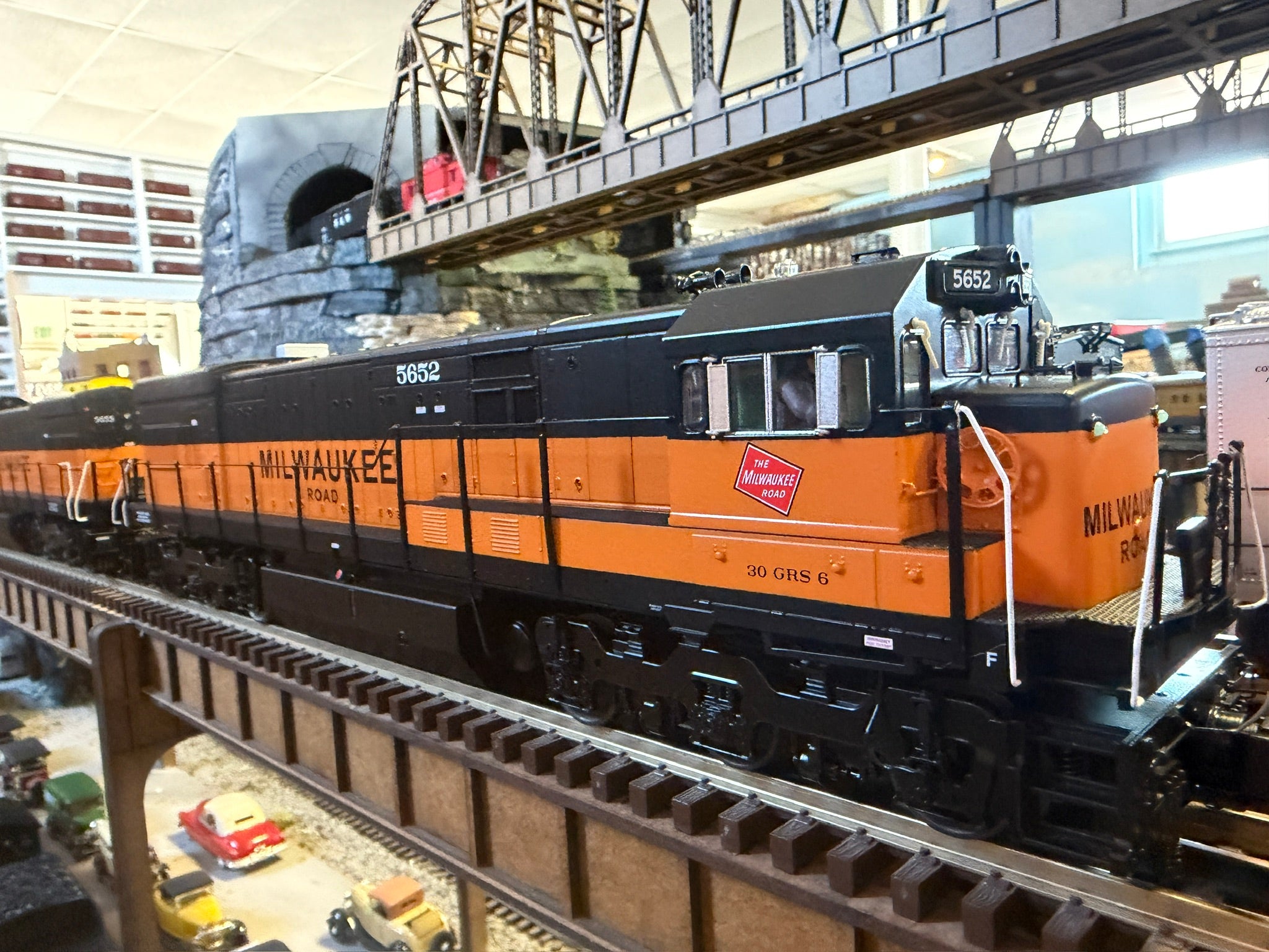 Atlas O 30138687S - Premier - U30C Diesel Locomotive "Milwaukee Road" #5652 - Custom Run for Mr.Muffin's Trains