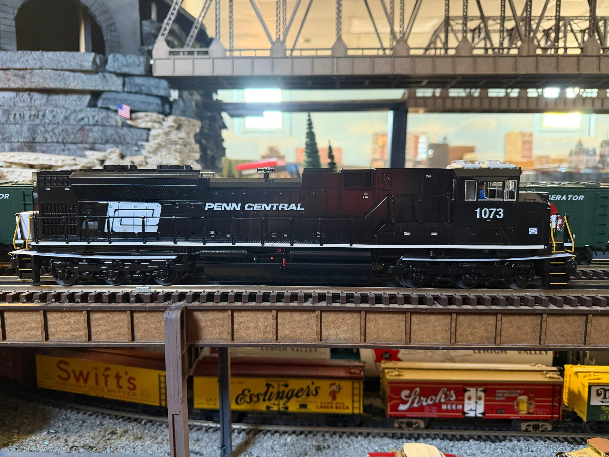 Lionel 2533121 - Legacy SD70ACe Diesel Locomotive "Penn Central" #1073 (Norfolk Southern Heritage)