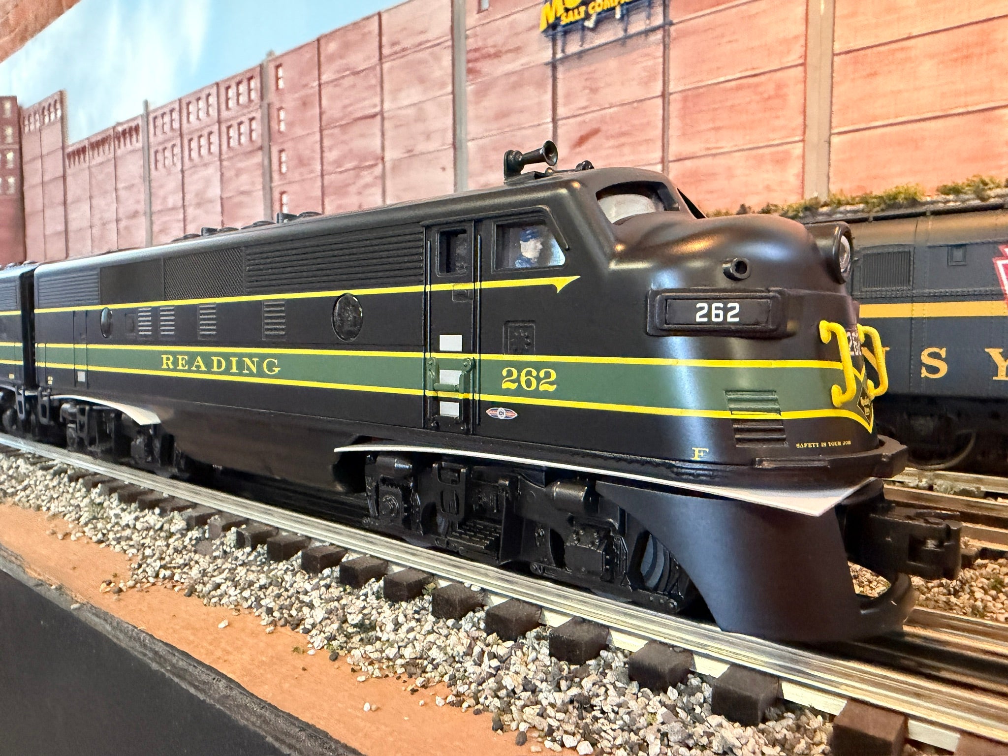 Lionel 2534080 - LionChief+ 2.0 F3 AA Diesel Set "Reading" #263/262