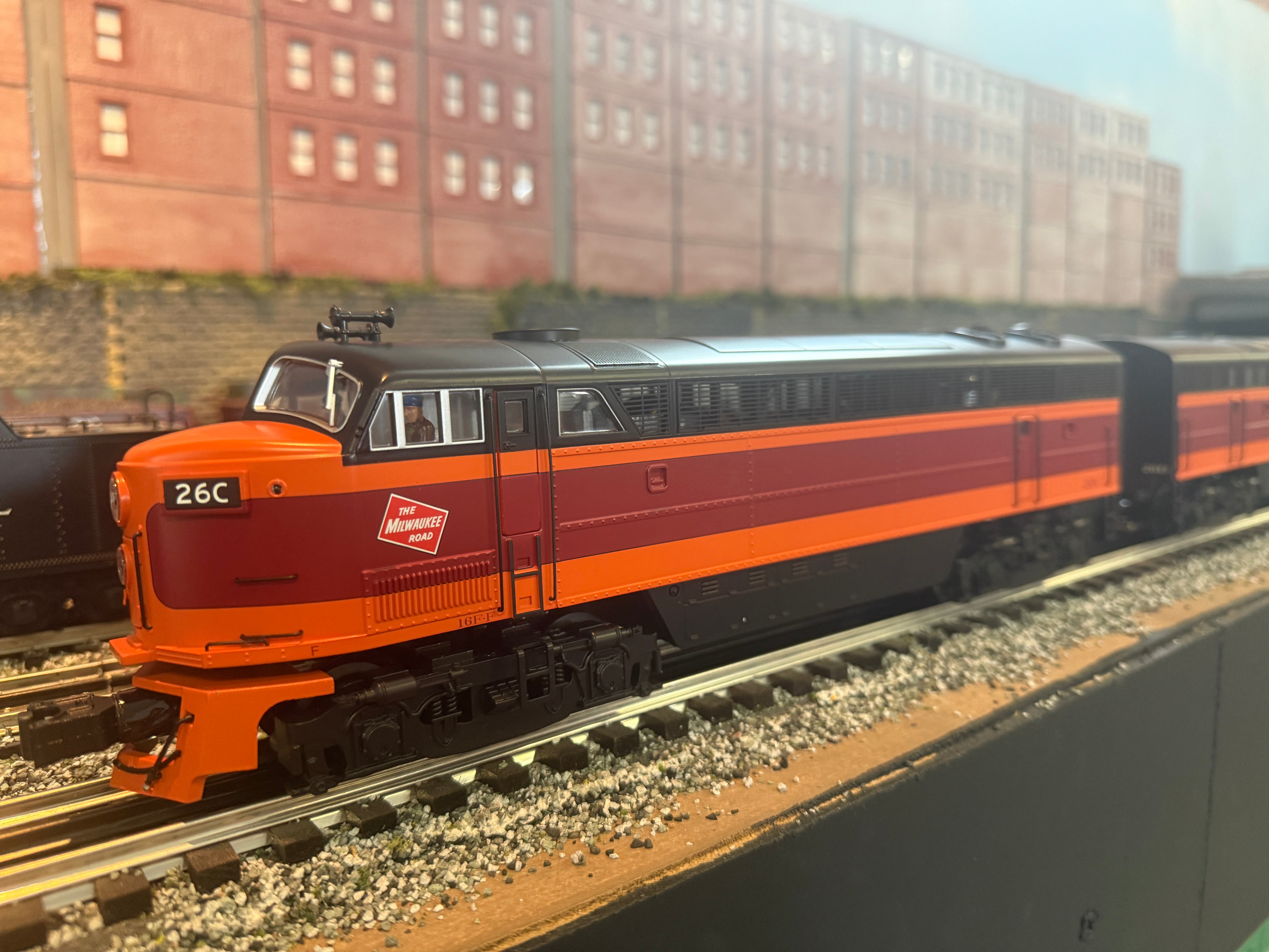 Lionel 2533232 - Legacy C Liner Diesel Locomotive "Milwaukee Road" #26C