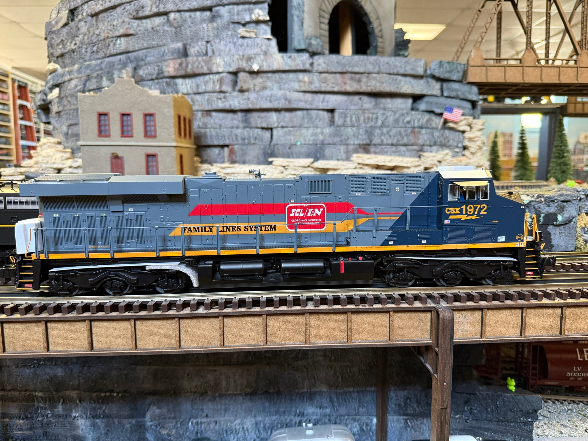 Lionel 2533569 - Legacy ES44 Diesel Locomotive "Family Lines" #1972 CSX (Non-Powered)