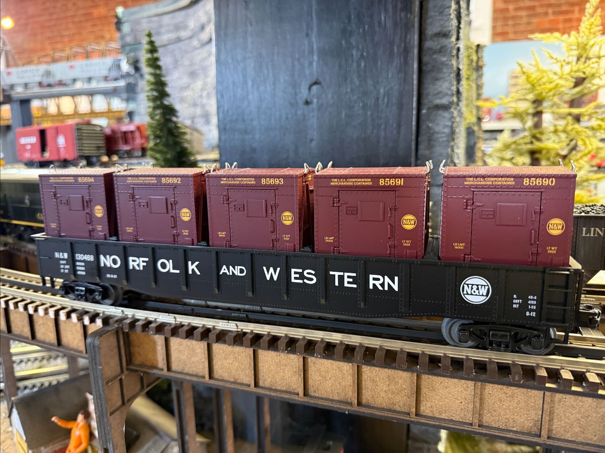 MTH 20-95679 - Gondola "Norfolk & Western" w/ LCL Containers