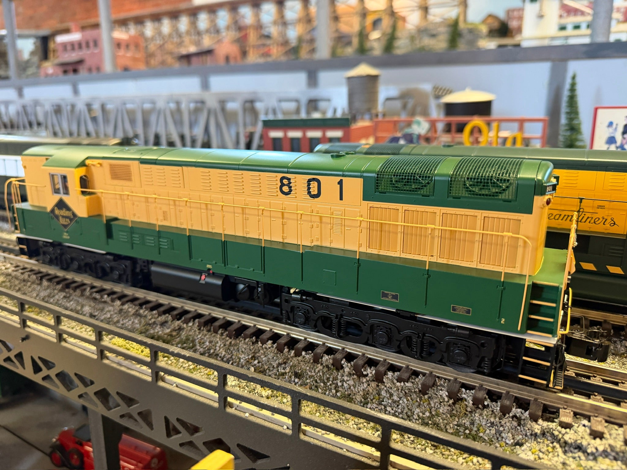 Lionel 2533712 - Legacy TrainMaster Diesel Locomotive "Reading" #867