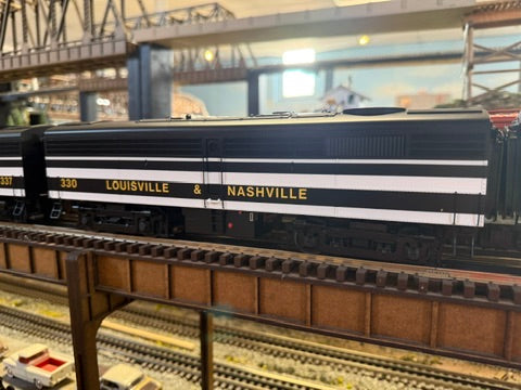Lionel 2533989 - Legacy FB-2 SuperBass "Louisville & Nashville" #330 - Custom Run for MrMuffin'sTrains