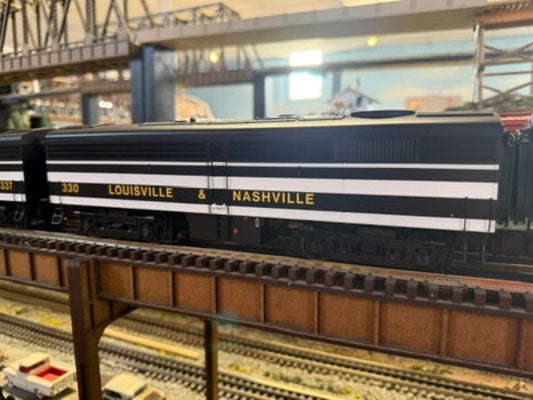 Lionel 2533989 - Legacy - FB-2 SuperBass "Louisville & Nashville" #330 (Non-Powered) - Custom Run for MrMuffin'sTrains