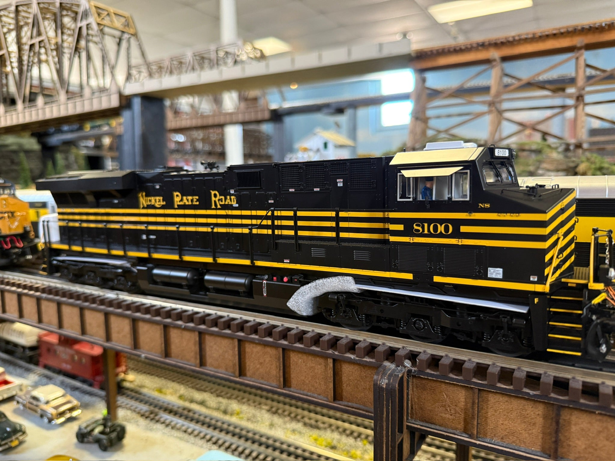 Lionel 2533611 - Legacy ES44 Diesel Locomotive "Nickel Plate Road" #8100 (Norfolk Southern)
