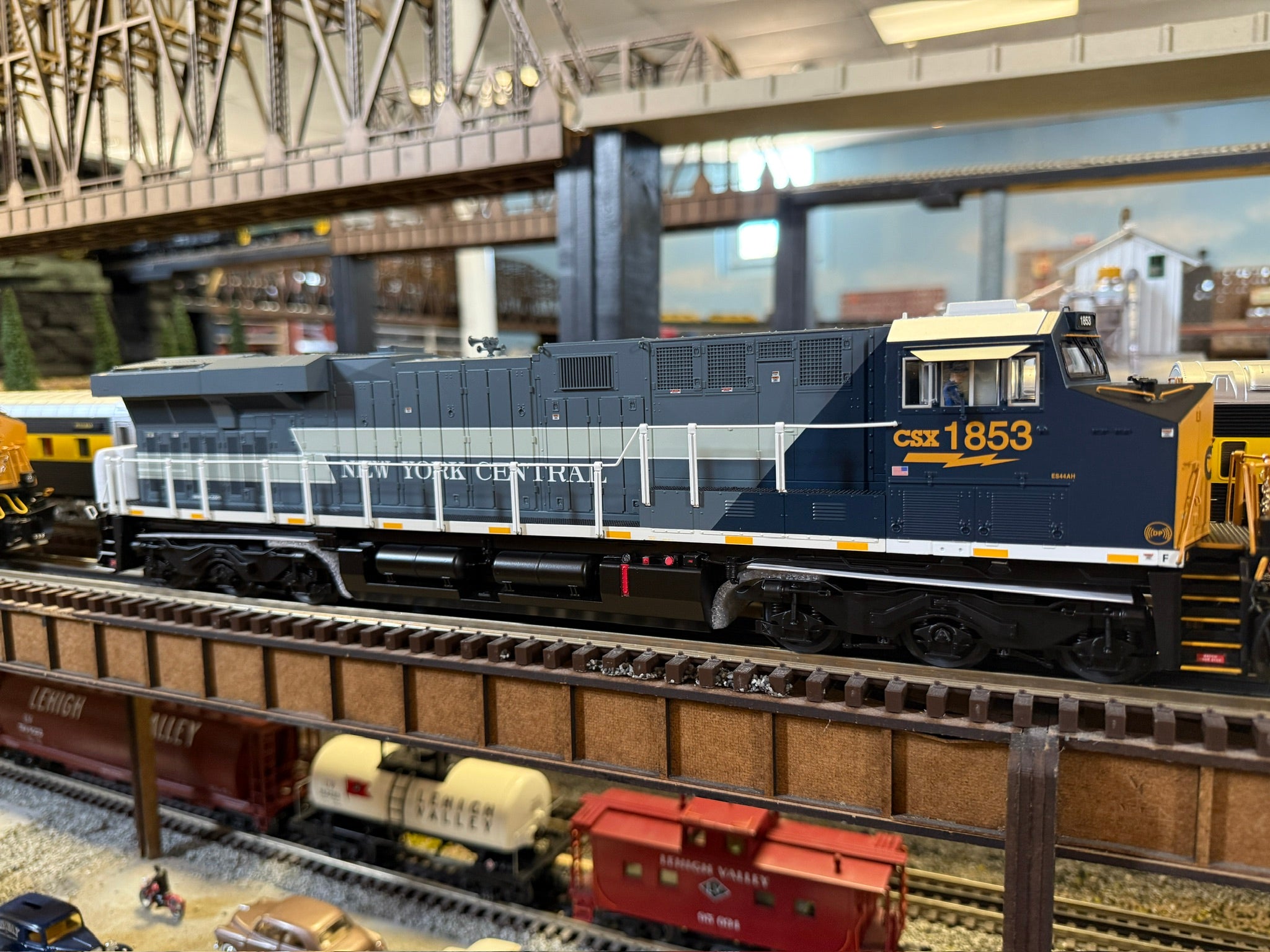 Lionel 2533551 - Legacy ES44 Diesel Locomotive "New York Central" #1853 (CSX)