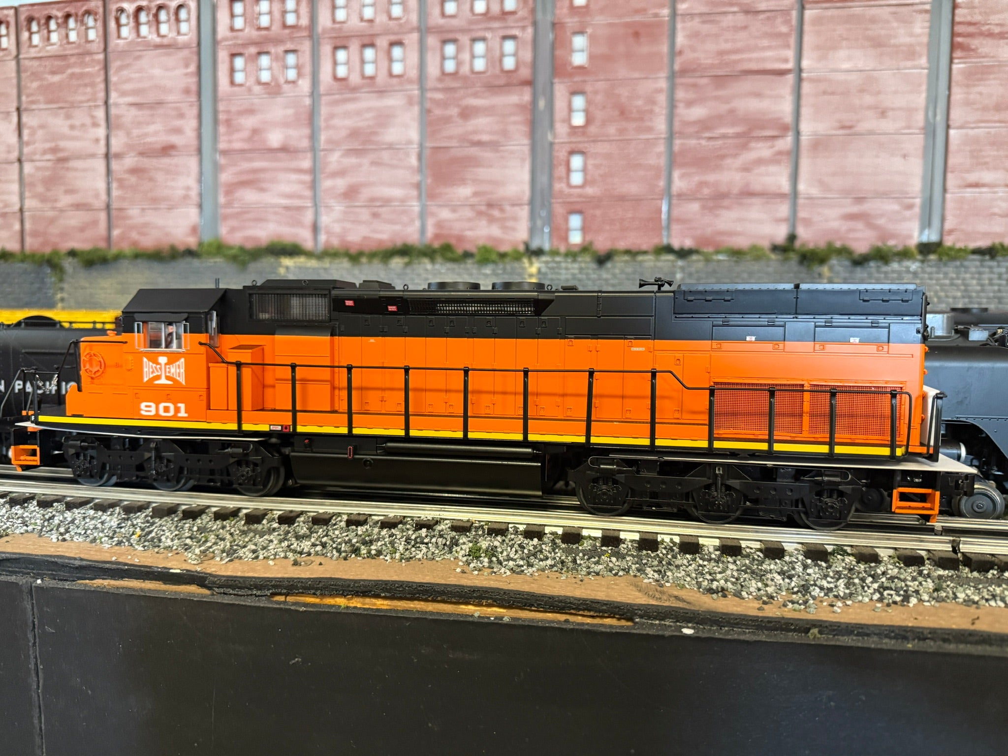 Lionel 2533811 - Legacy SD40T-2 Diesel Locomotive "Bessemer & Lake Erie" #901