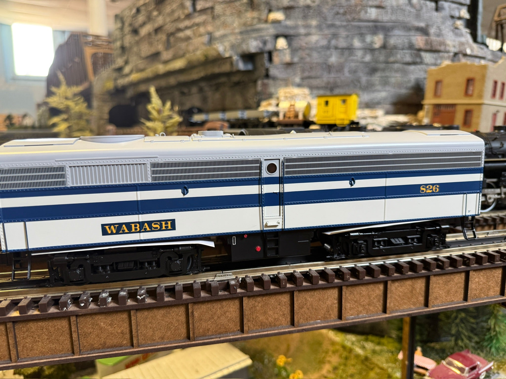 Lionel 2533928 - Legacy FB-2 Diesel Locomotive "Wabash" #826 (Powered)